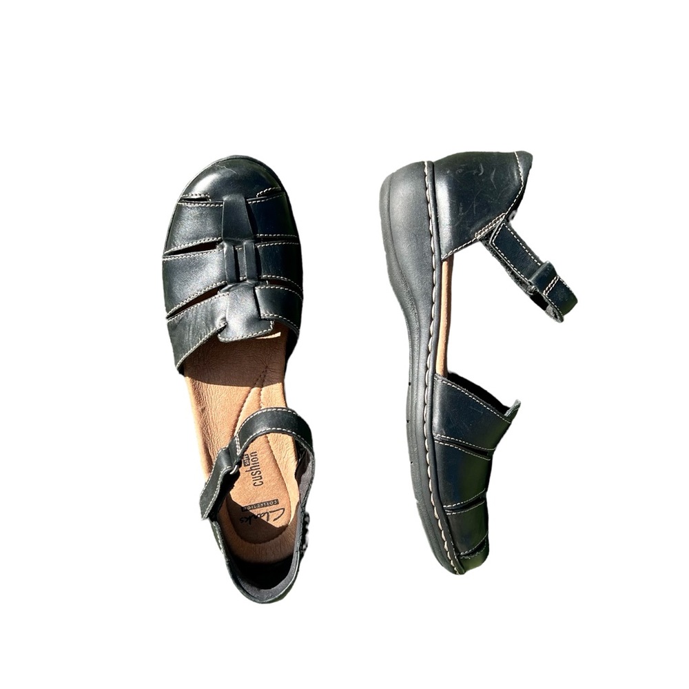 NWOTWomens size 9 CLARKS Leisa Wave Black Leather/Fisherman Sandals/soft cushion
